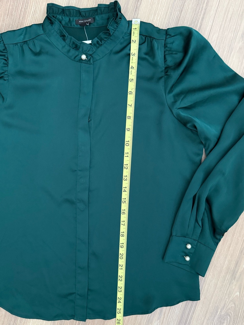 Ann Taylor Green Blouse Pearl Detail NWT 🆕 - Picture 8 of 9